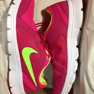 🛑🛑Today only!!❤️🌸🌼New Nike size 3Y